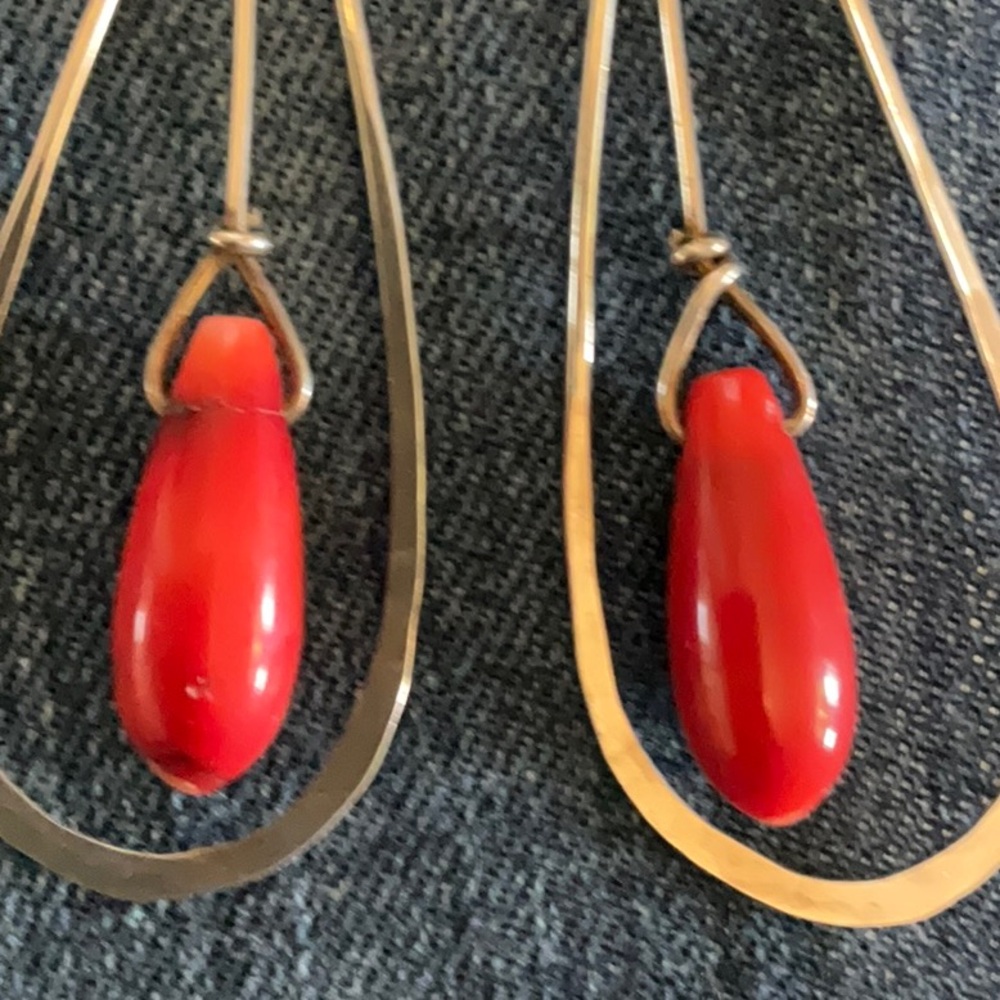 Silver and red coral dangle earrings - Picture 6 of 7